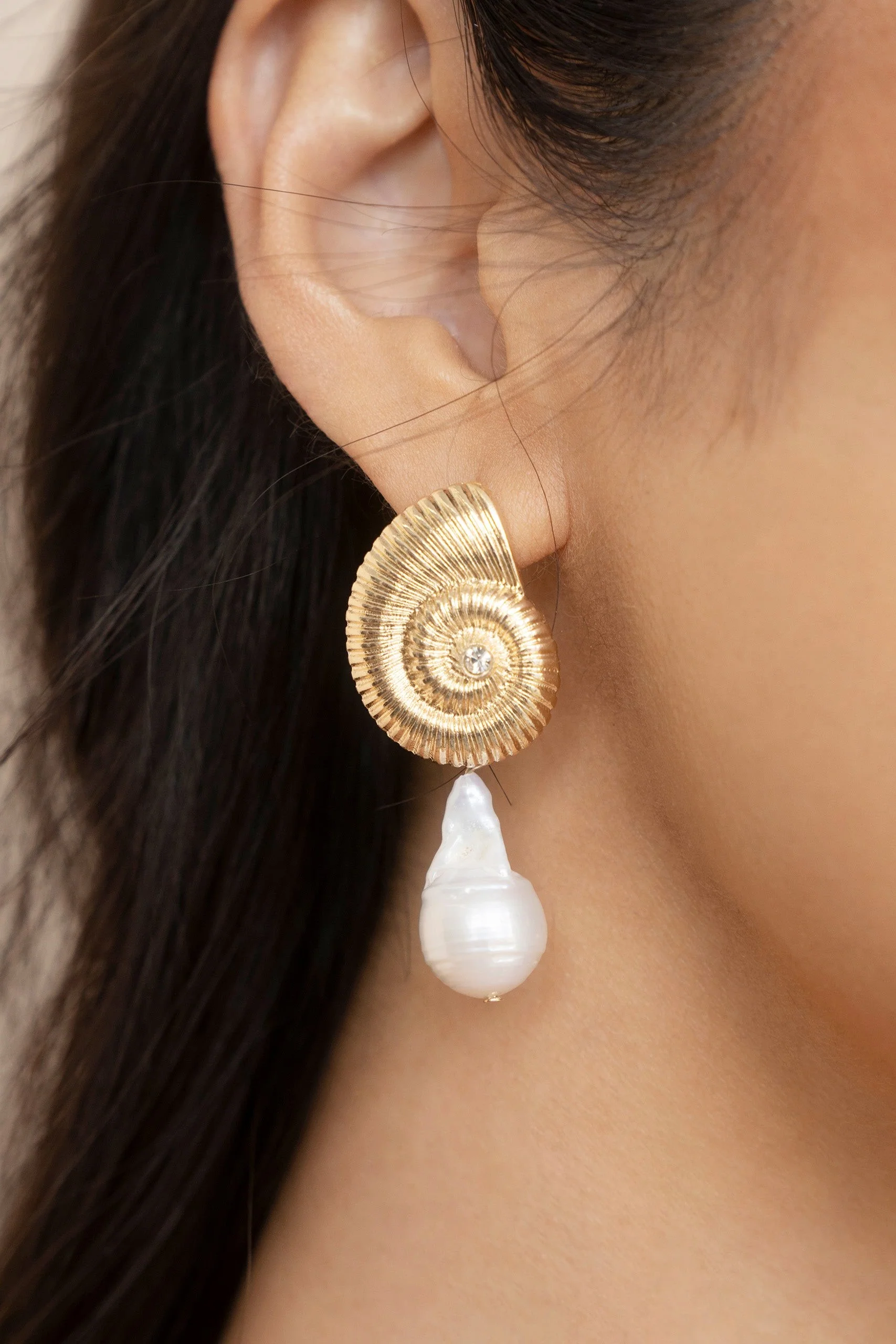 Pearl Shell Earrings - 18k Gold Plated - Image 3